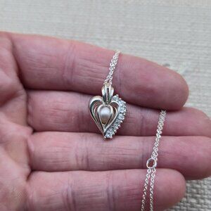 20+2 Inch Sterling Silver Locked Pearl With CZ Accents Heart Necklace A4896